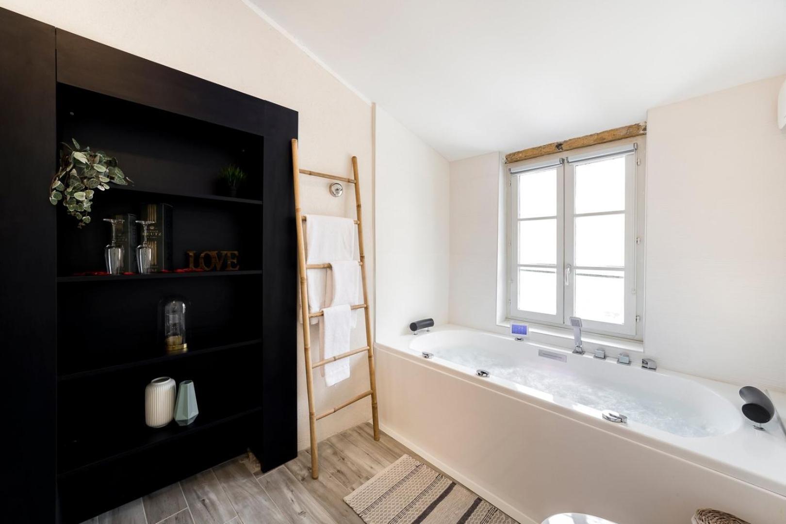 Sky'Room - Jacuzzi & Vue - Vieux Лион Экстерьер фото